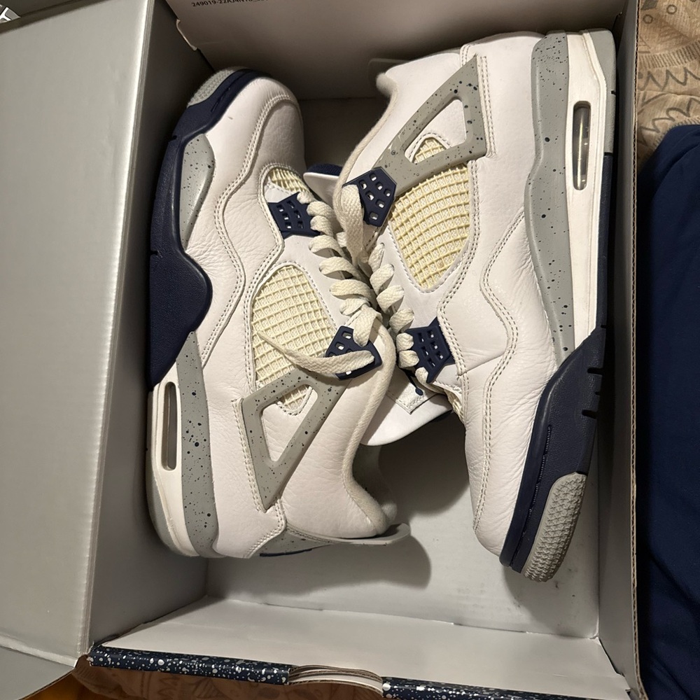 Jordan 4 navy blue and white only worn 5 times